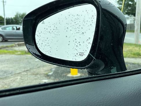 Used 2023 Chrysler Pacifica Limited w/ Uconnect Theater Family Group image 31