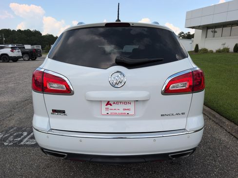 Used 2017 Buick Enclave Leather FWD image 3