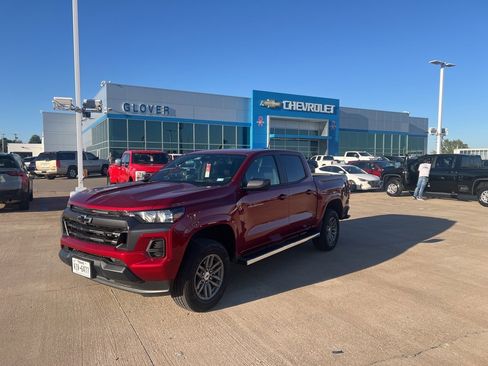 Used 2024 Chevrolet Colorado LT image 1
