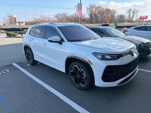 Used 2026 Volkswagen Tiguan SEL R-Line image 4