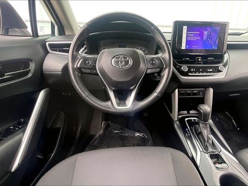Used 2024 Toyota Corolla Cross LE image 6