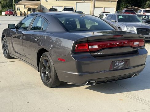 Used 2014 Dodge Charger SE w/ Connectivity Group RWD image 7
