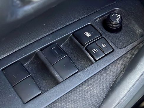 Used 2021 Toyota Corolla LE FWD image 17