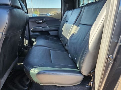 Used 2019 Toyota Tacoma TRD Off-Road w/ TRD Premium Off Road Package AWD/4WD image 27