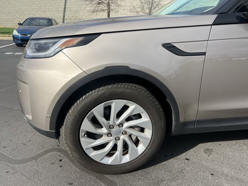 Certified 2024 Land Rover Discovery S image 12