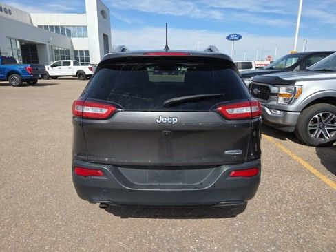 Used 2017 Jeep Cherokee Latitude image 4