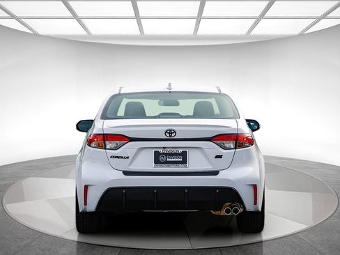 Used 2026 Toyota Corolla SE FWD image 3
