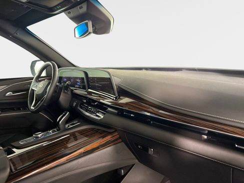 Used 2024 Cadillac Escalade ESV Luxury image 25