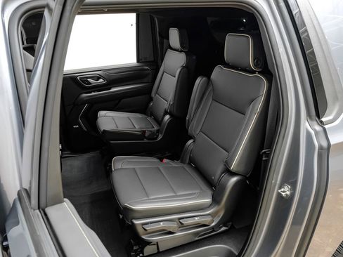 Used 2022 GMC Yukon XL SLT w/ SLT Premium Package image 39