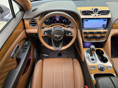 Certified 2022 Bentley Bentayga V8 image 22