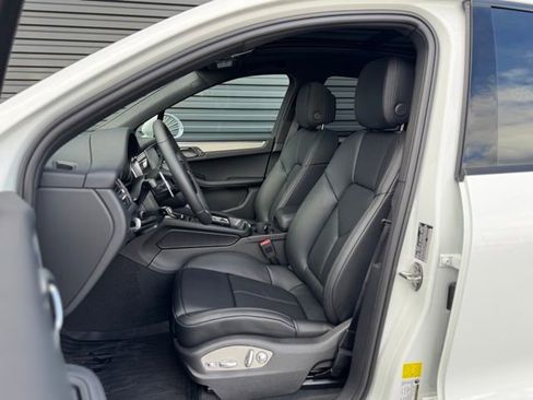 New 2026 Porsche Macan image 5