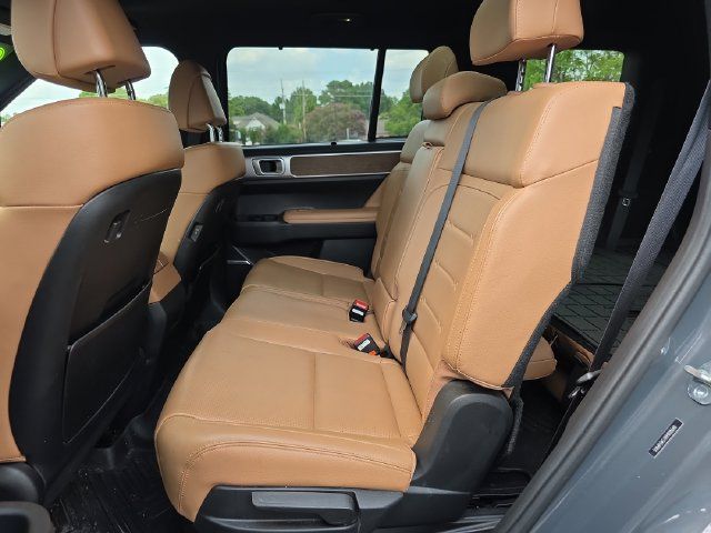 Used 2024 Hyundai Santa Fe Limited FWD image 11