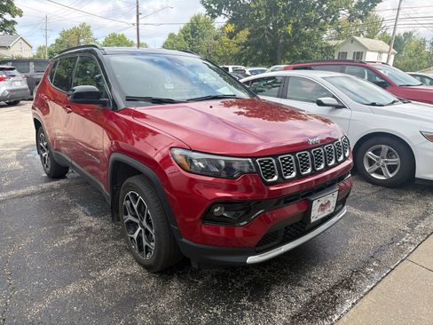 Used 2025 Jeep Compass Limited AWD/4WD image 3