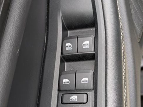 Used 2023 Jeep Grand Cherokee L Laredo image 17