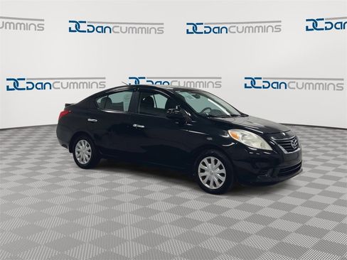Used 2013 Nissan Versa SV image 2