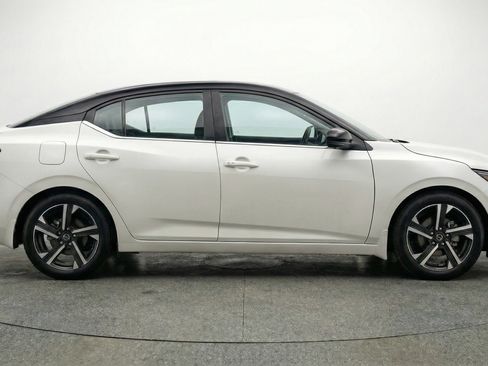 Used 2025 Nissan Sentra SV image 11