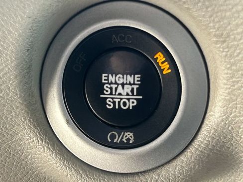 Used 2018 Chrysler Pacifica Touring-L FWD image 17