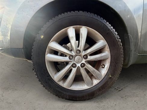 Used 2011 Hyundai Tucson Limited image 9