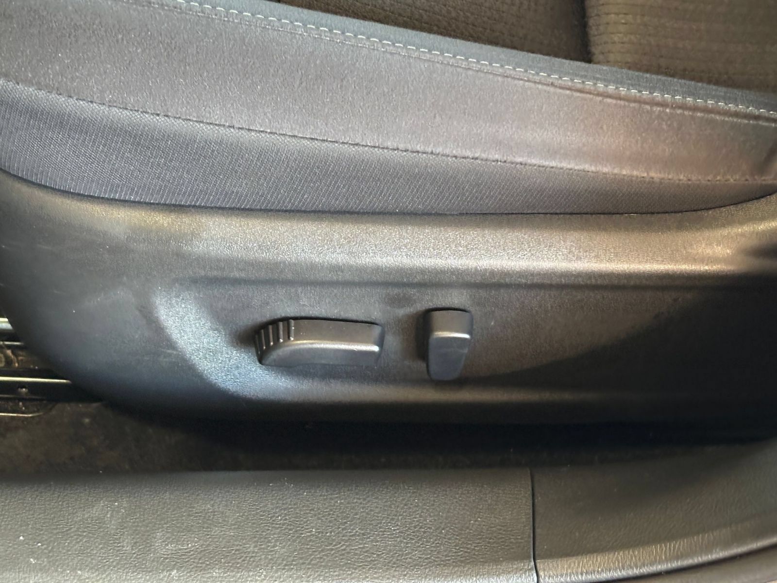 Used 2025 Nissan Altima 2.5 SV FWD image 21