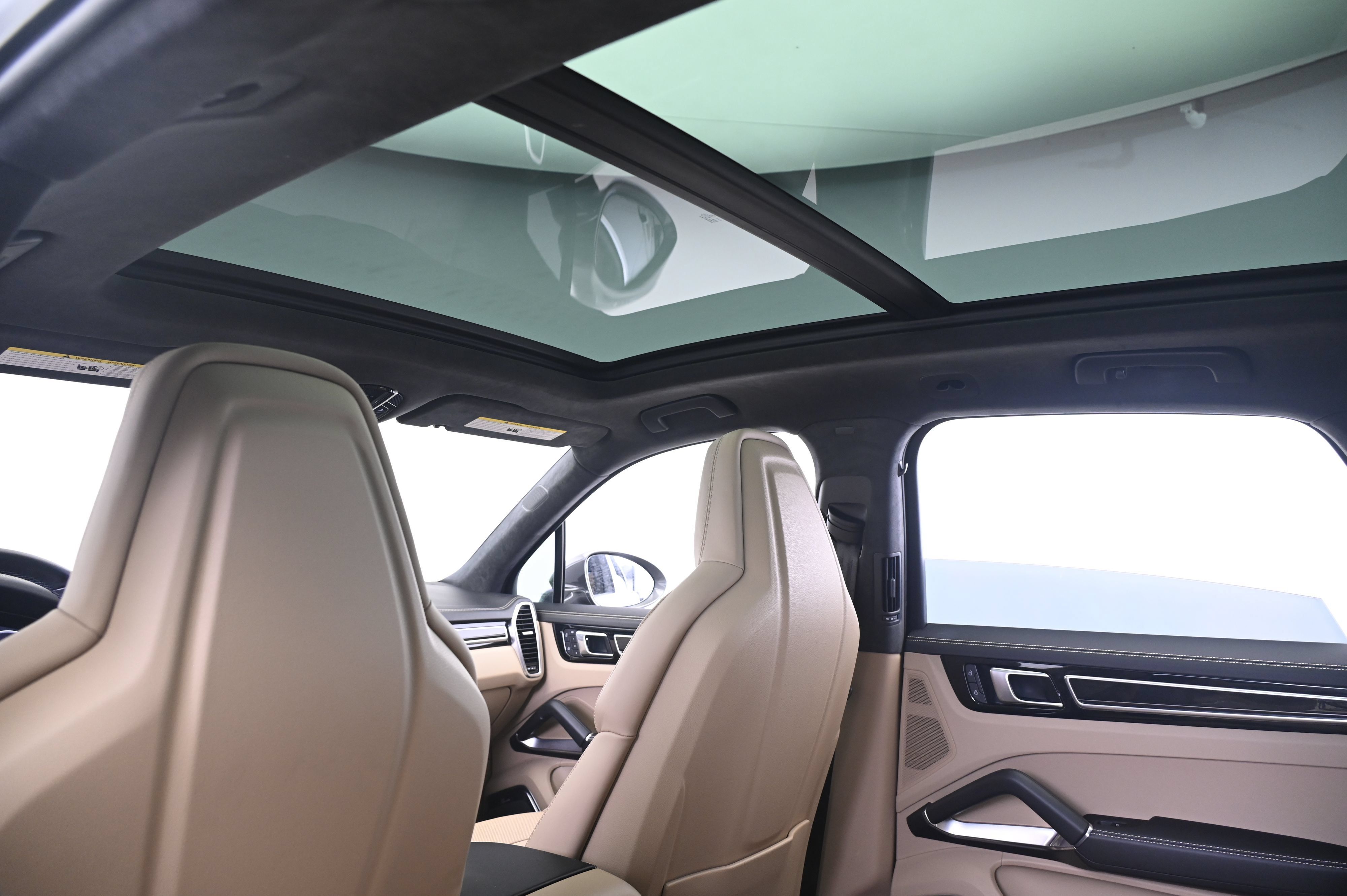 Certified 2023 Porsche Cayenne Turbo AWD/4WD image 25