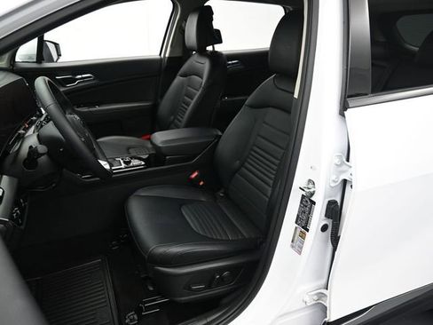 Used 2025 Kia Sportage SX image 12