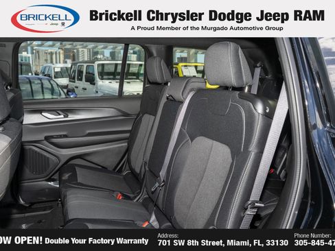 New 2025 Jeep Grand Cherokee L Laredo image 17