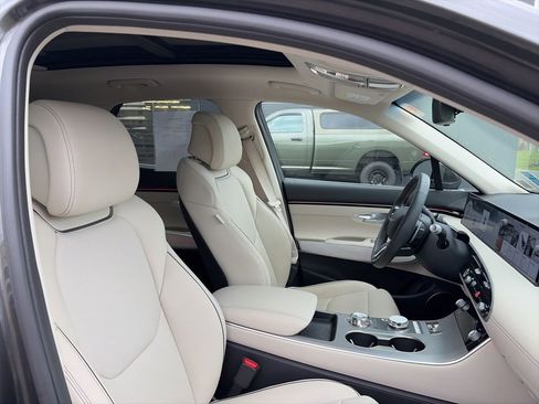 Certified 2026 Genesis GV70 2.5T Advanced AWD/4WD image 9