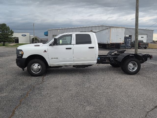 Used 2022 RAM 3500 Tradesman w/ Chrome Appearance Group AWD/4WD image 6