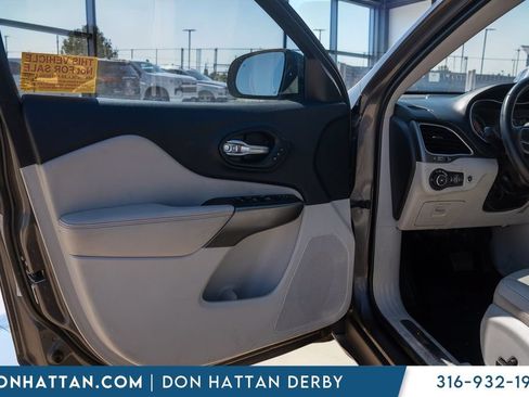 Used 2019 Jeep Cherokee Limited w/ Luxury Group FWD image 13