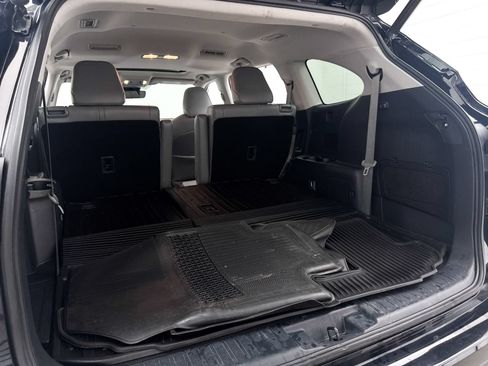 Used 2022 Toyota Highlander XLE FWD image 35