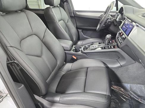 Certified 2026 Porsche Macan AWD/4WD image 27
