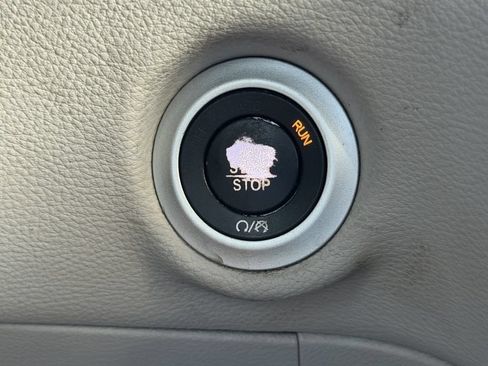 Used 2017 Chrysler Pacifica Limited FWD image 26