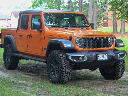 New 2025 Jeep Gladiator Sport image 1