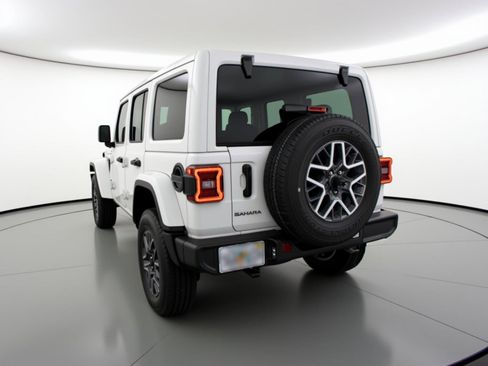 Used 2025 Jeep Wrangler Unlimited Sahara AWD/4WD image 6