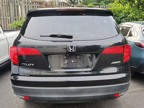 Used 2017 Honda Pilot LX image 2