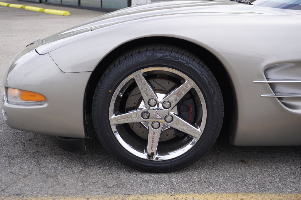 Used 2001 Chevrolet Corvette Convertible w/ Preferred Equipment Group2 RWD image 11
