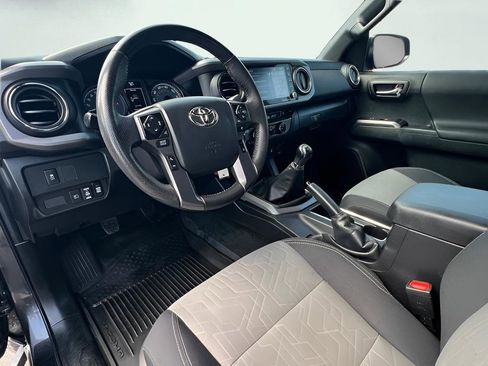 Used 2022 Toyota Tacoma TRD Sport w/ TRD Premium Sport Package AWD/4WD image 15