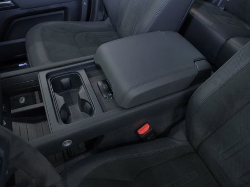 Used 2023 Land Rover Defender 110 V8 AWD/4WD image 26