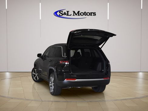 New 2026 Jeep Grand Cherokee Limited w/ Luxury Tech Group II AWD/4WD image 5
