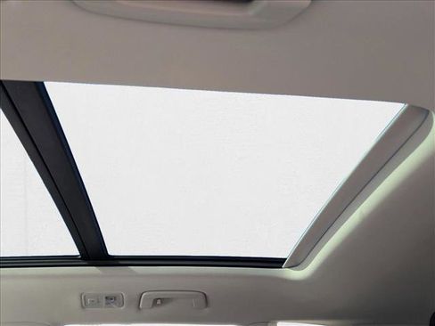 New 2025 Volkswagen Taos SE image 18