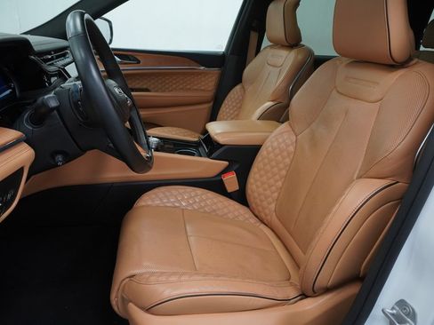 Used 2024 Jeep Grand Cherokee L Summit AWD/4WD image 15