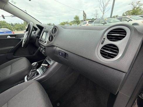Used 2017 Volkswagen Tiguan Limited w/ Premium Package AWD/4WD image 14
