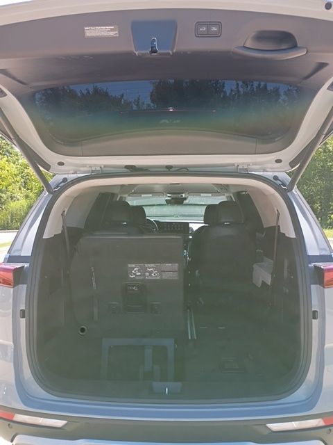 Used 2024 Kia Carnival EX FWD image 28