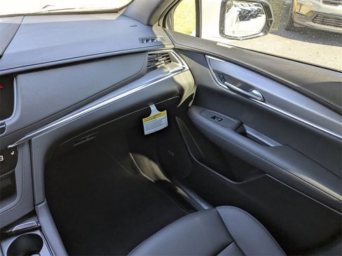 New 2026 Cadillac XT5 Luxury image 19