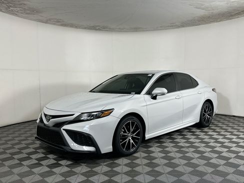 Used 2024 Toyota Camry SE w/ Convenience Package FWD image 7