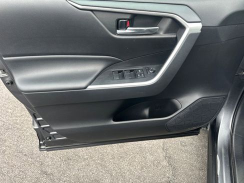 Used 2021 Toyota RAV4 XLE w/ Convenience Package image 14