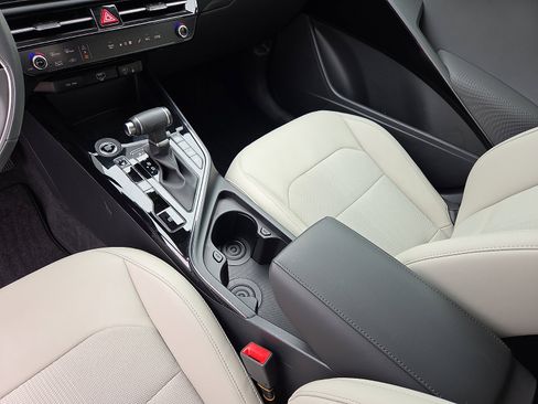 Used 2025 Kia Niro EX image 25