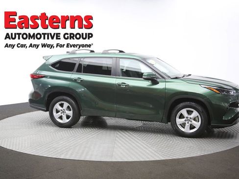 Used 2023 Toyota Highlander LE image 49