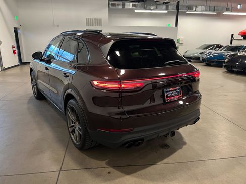 Used 2023 Porsche Cayenne Platinum Edition AWD/4WD image 5
