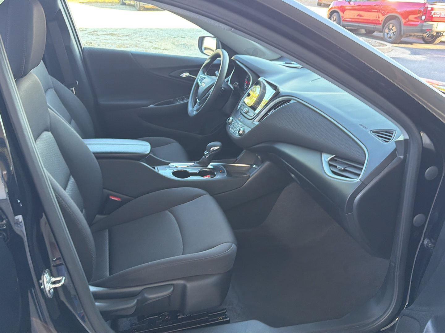 Used 2025 Chevrolet Malibu LT FWD image 13